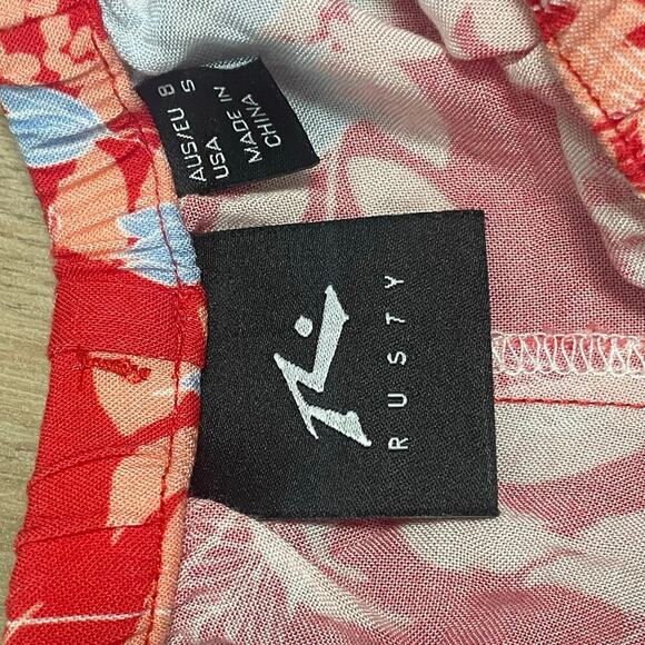 Rusty Womens Lightweight Pull On Floral Shorts Size Small Beach Surf Style - Picture 2 of 4